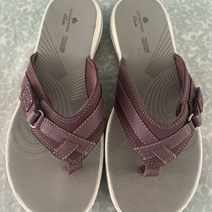 Clark’s Cloud stepper sandals plum size 6 leather adjustable